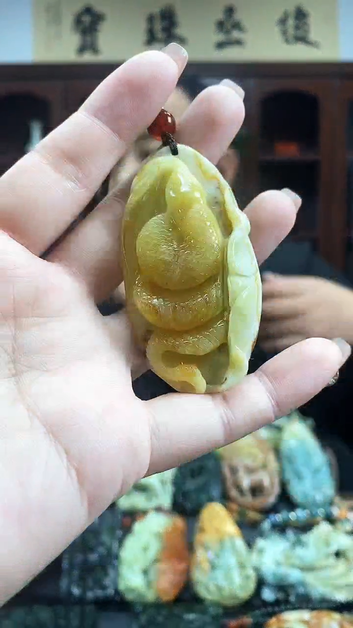 【闪购商品】蛇纹石玉吊坠未镶嵌·