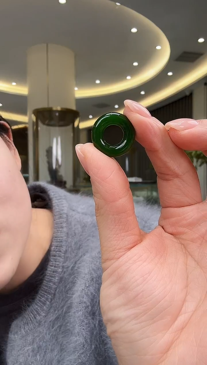 颈饰未镶嵌和田玉阳绿圆环