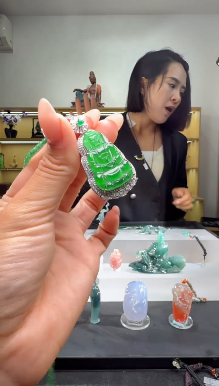 吊坠(不含链)未镶嵌翡翠观音（多样性发其一）