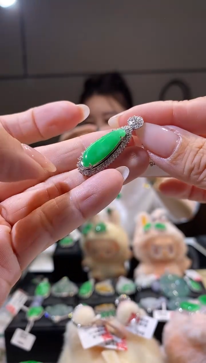 翡翠18K金镶嵌吊坠(不含链)福瓜