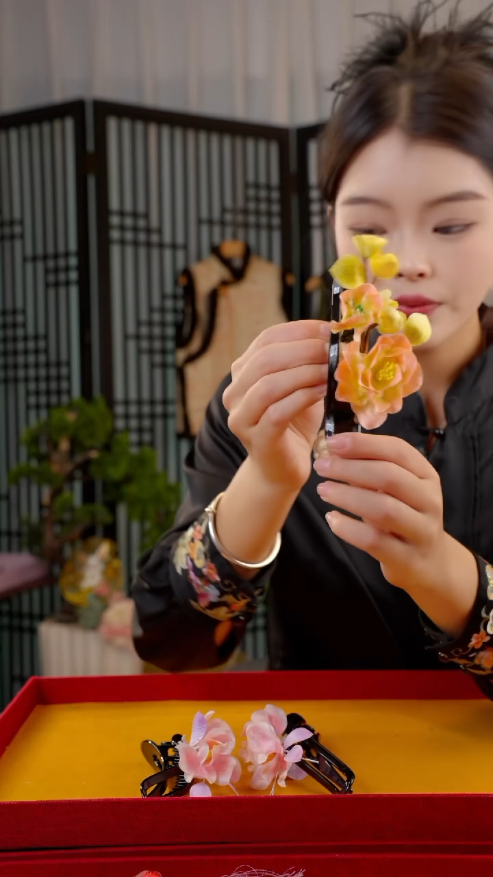 刺绣非遗绒花手工饰品