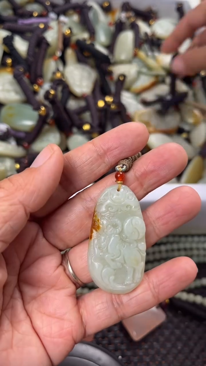 【闪购商品】和田玉颈饰未镶嵌多样性发货没有证书拍一发一有瑕