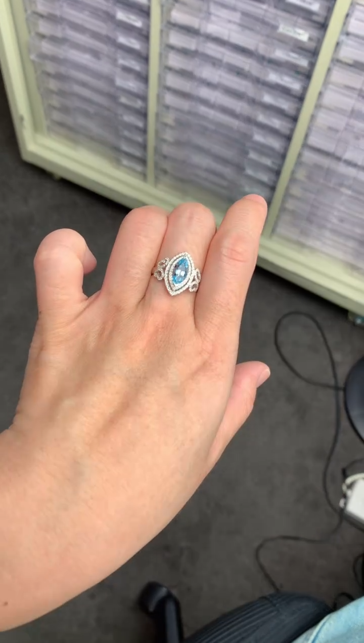 【闪购商品】海蓝宝石戒圈18K金镶嵌1ct海蓝宝戒指