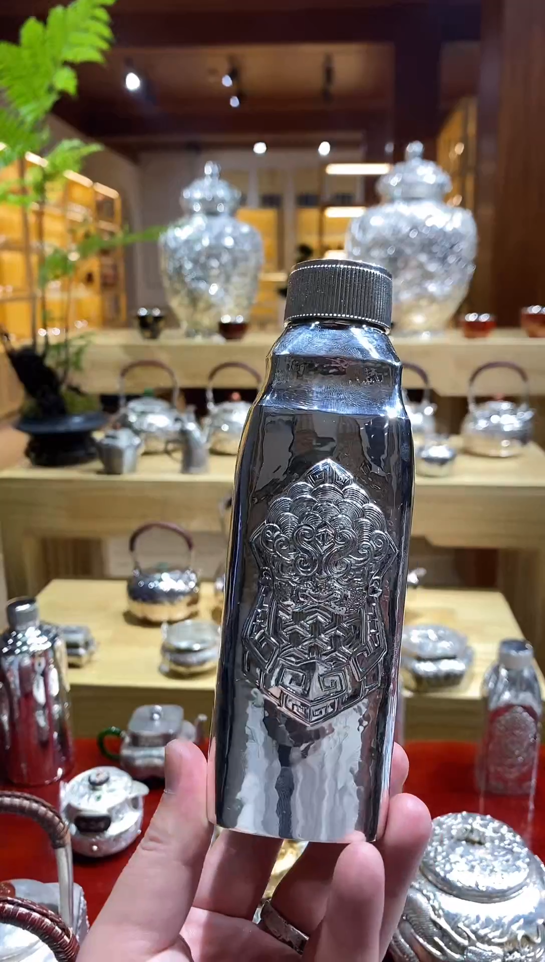 四方饕餮纹随身酒壶