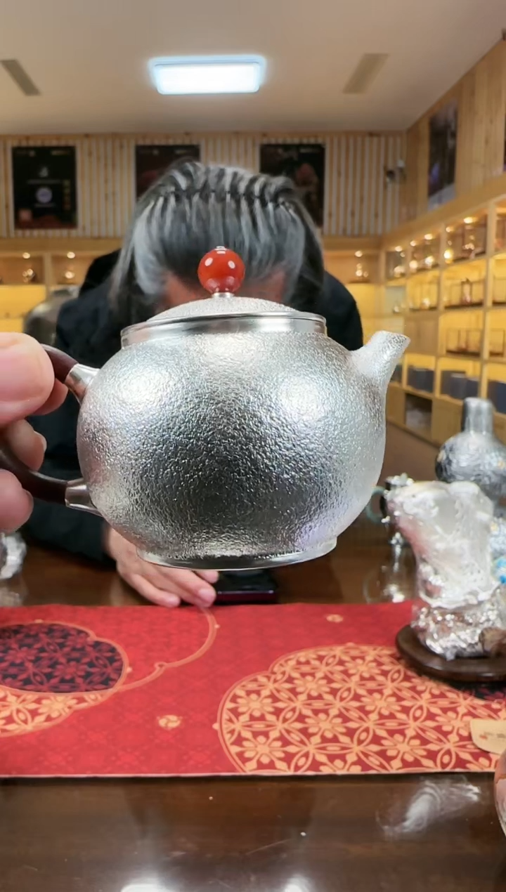 【闪购商品】足银999红钮喷砂小泡壶