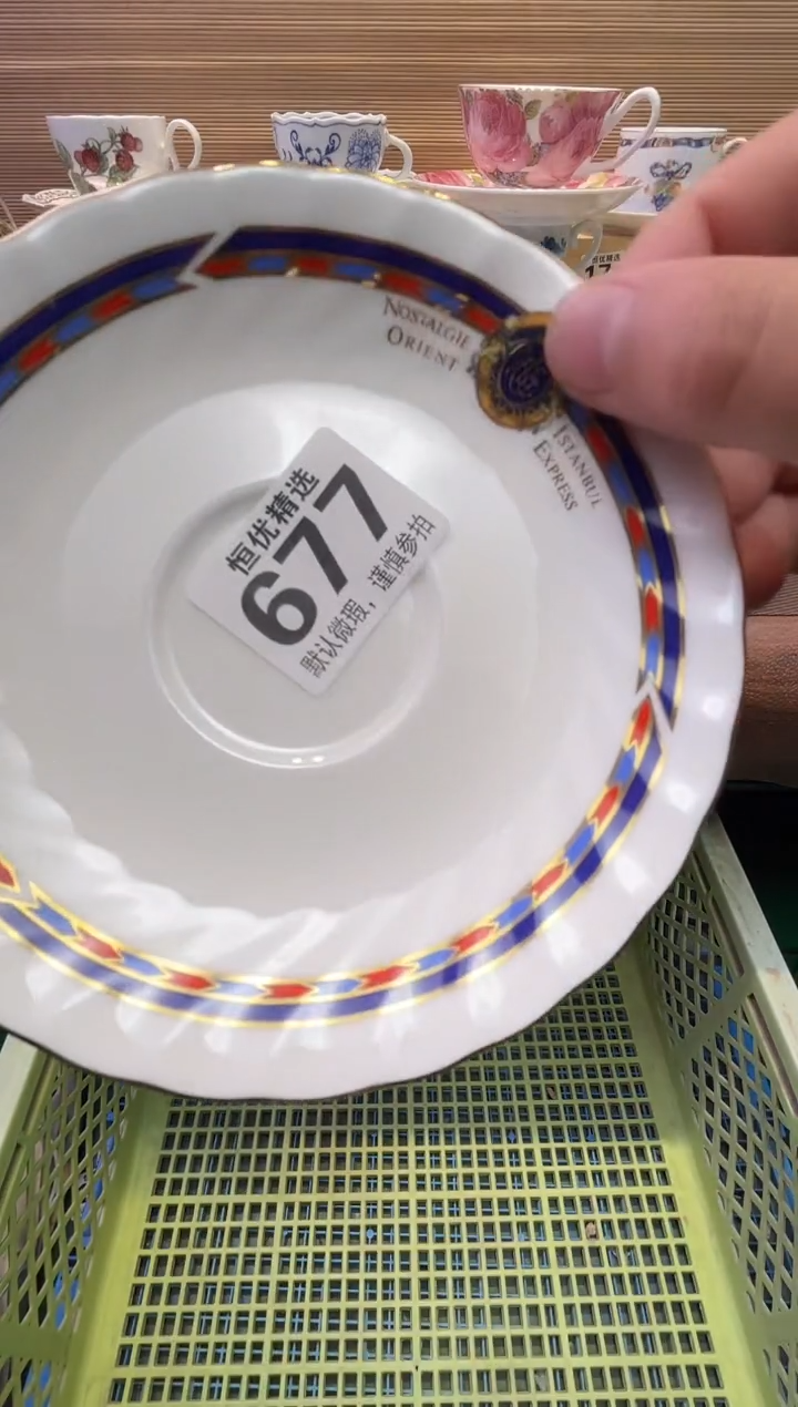 瓷片雨*子陶瓷瓷器瓷器瓷器瓷器