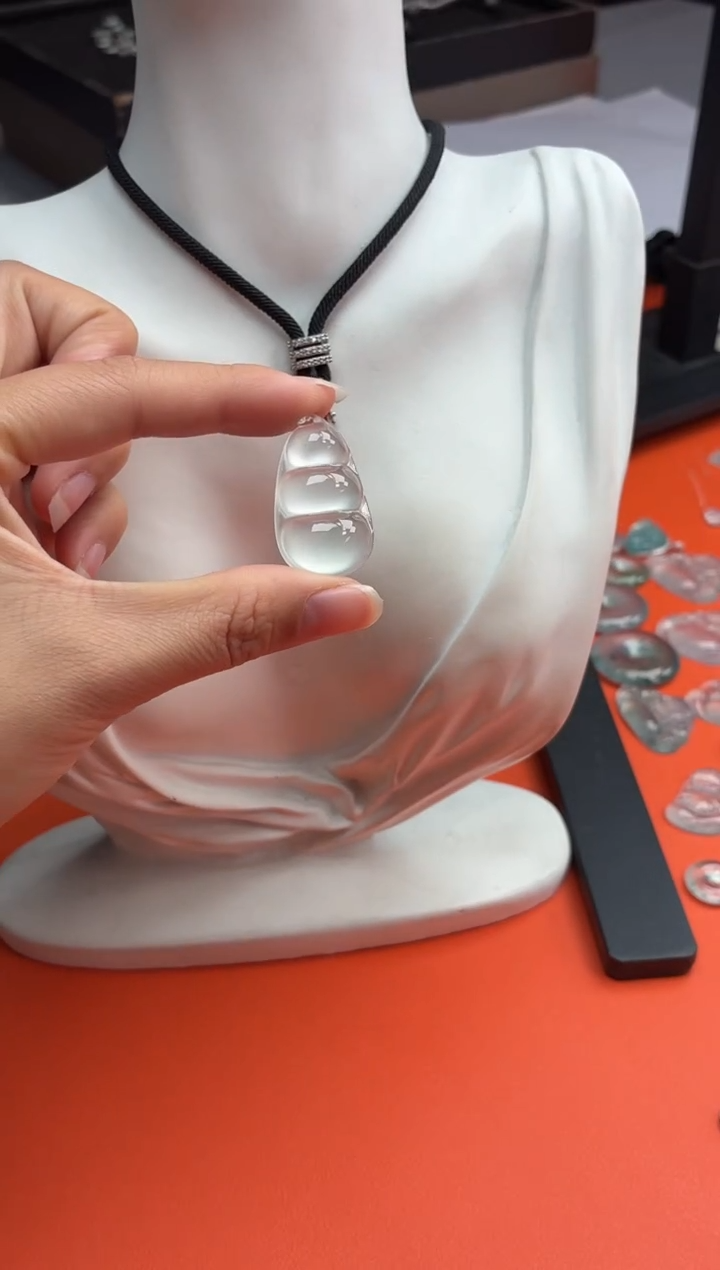 吊坠(不含链)未镶嵌翡翠26 豆子 32.1 18.8 6.5