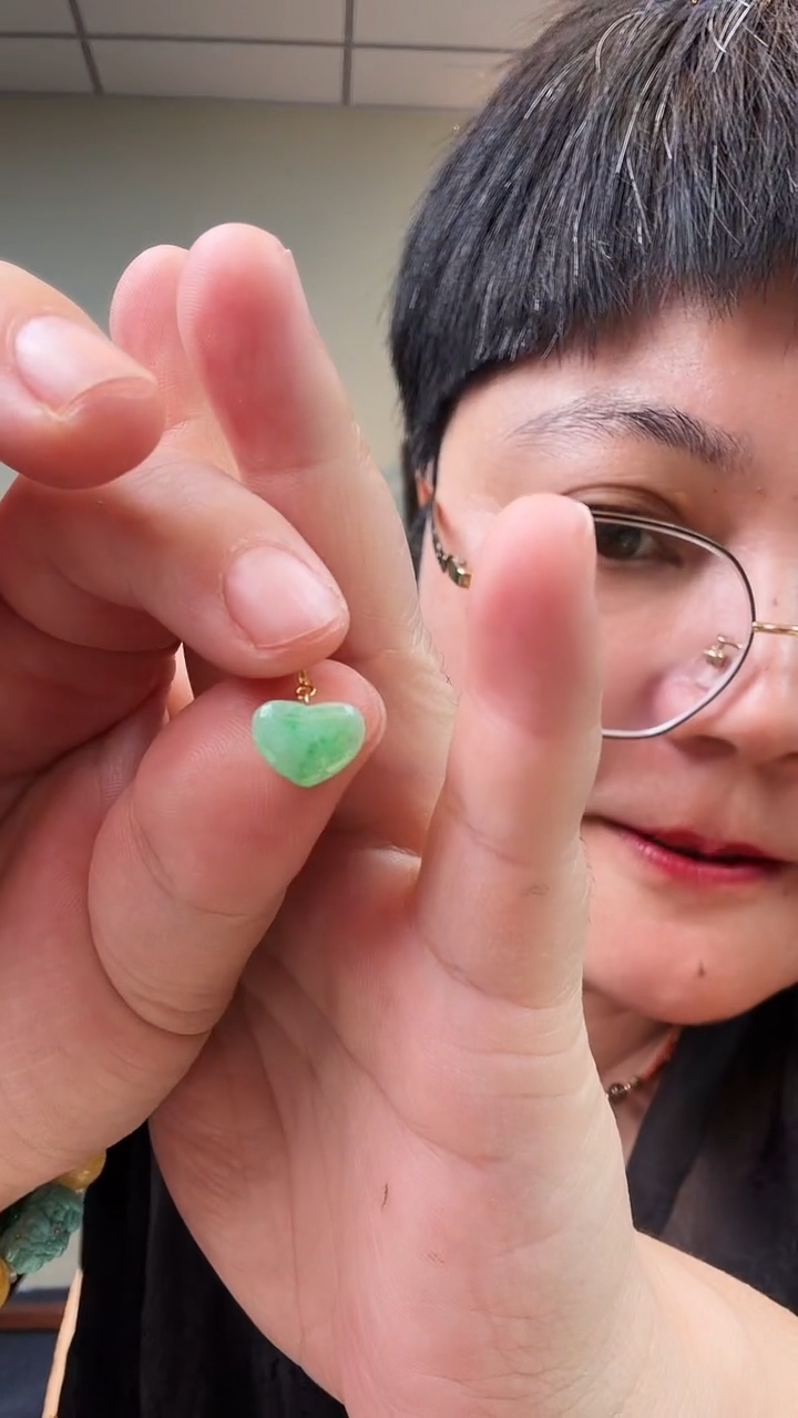 颈饰18K金镶嵌翡翠吊坠