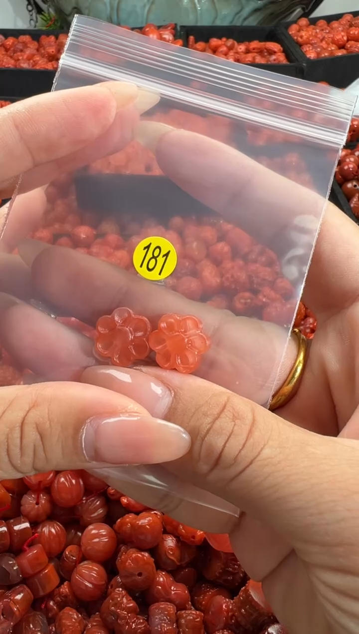 颈饰未镶嵌南红玛瑙1