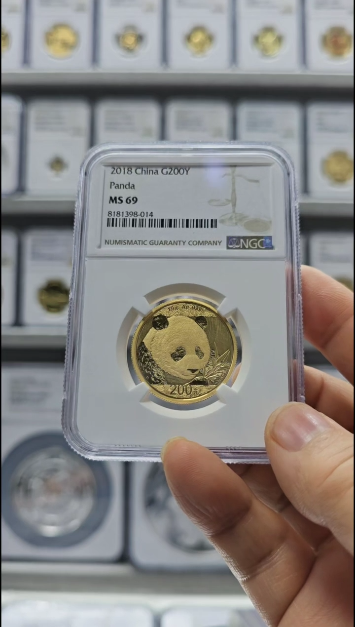 【闪购商品】纯金2018年熊猫金币NGC69无盒证
