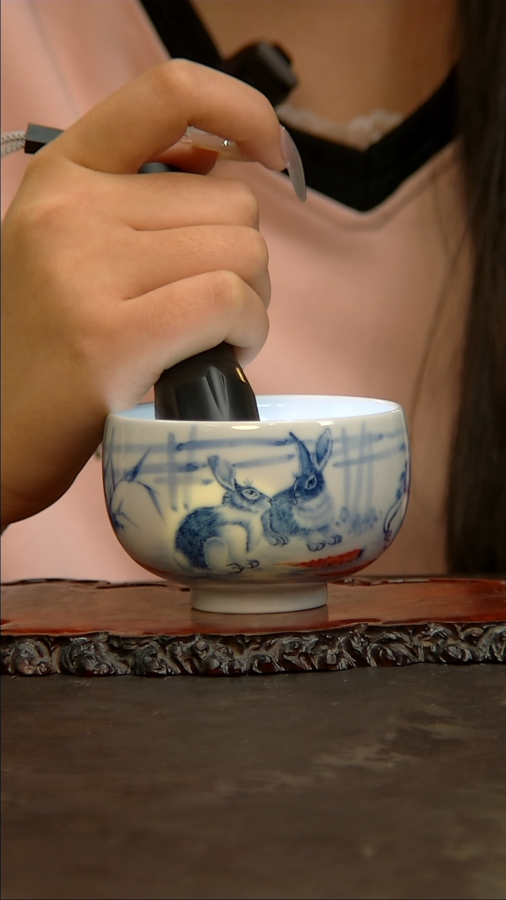 【闪购商品】青花手绘兔子主人杯