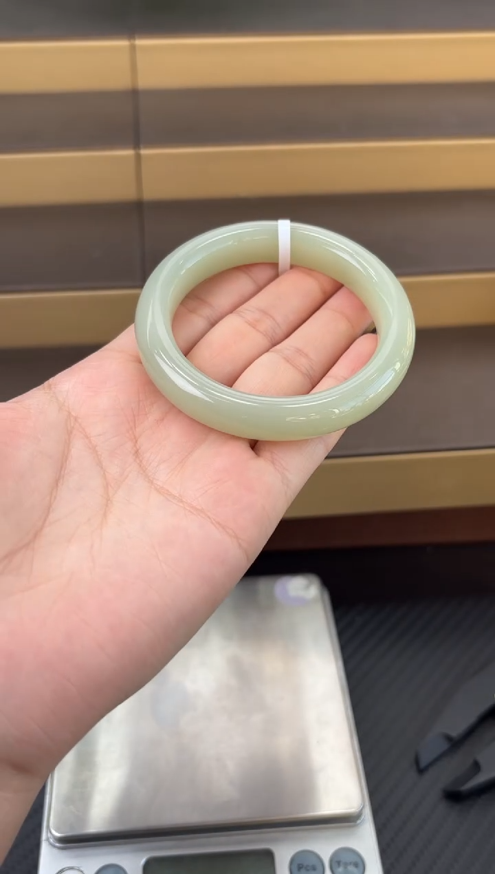 未镶嵌手镯和田玉且末微色差近矿52H