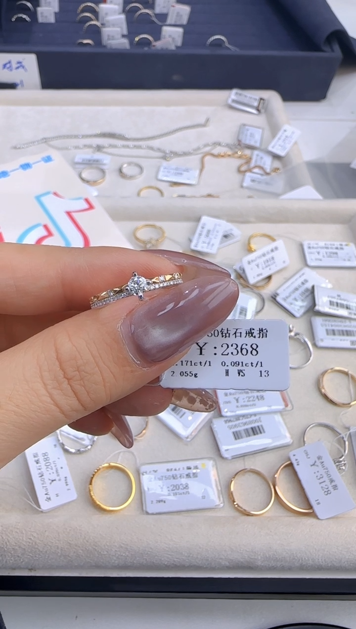 【闪购商品】钻石戒指/指环18K金镶嵌213800