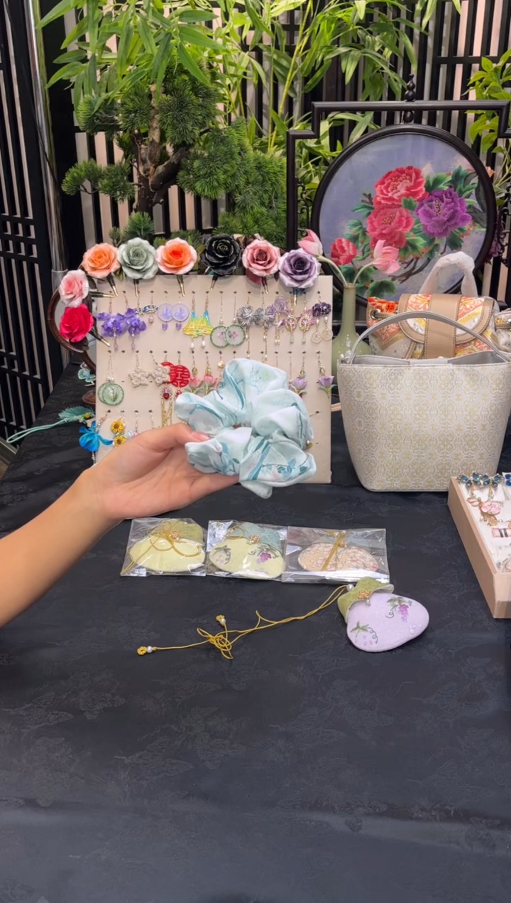 织绣星**醒非遗苏绣手工饰品