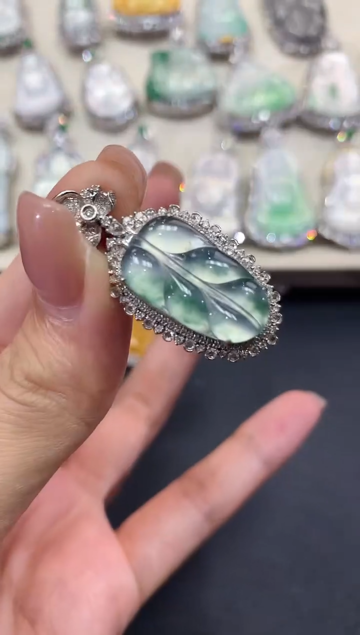 【闪购商品】翡翠吊坠(不含链)18K金镶嵌w55       