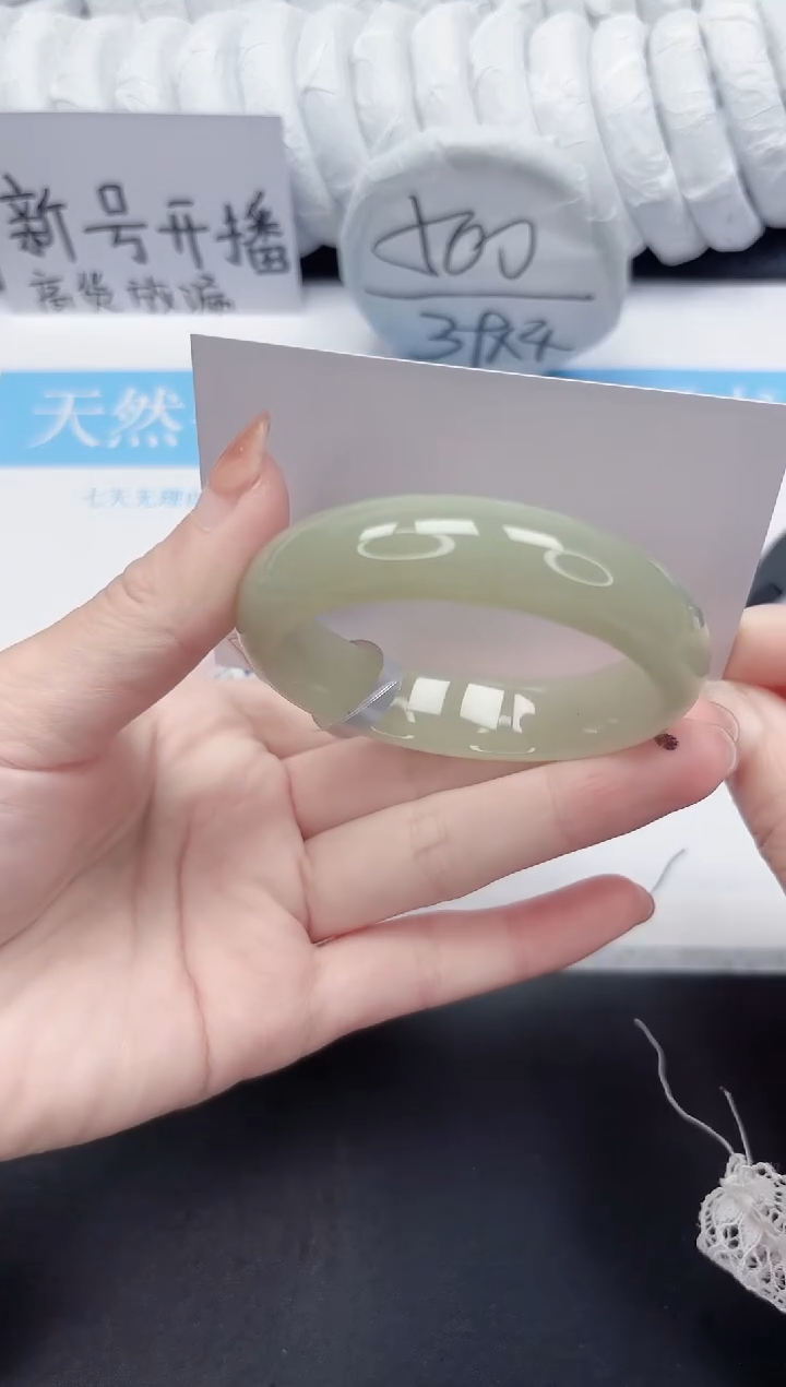 未镶嵌手镯石英质玉24-53.7DK