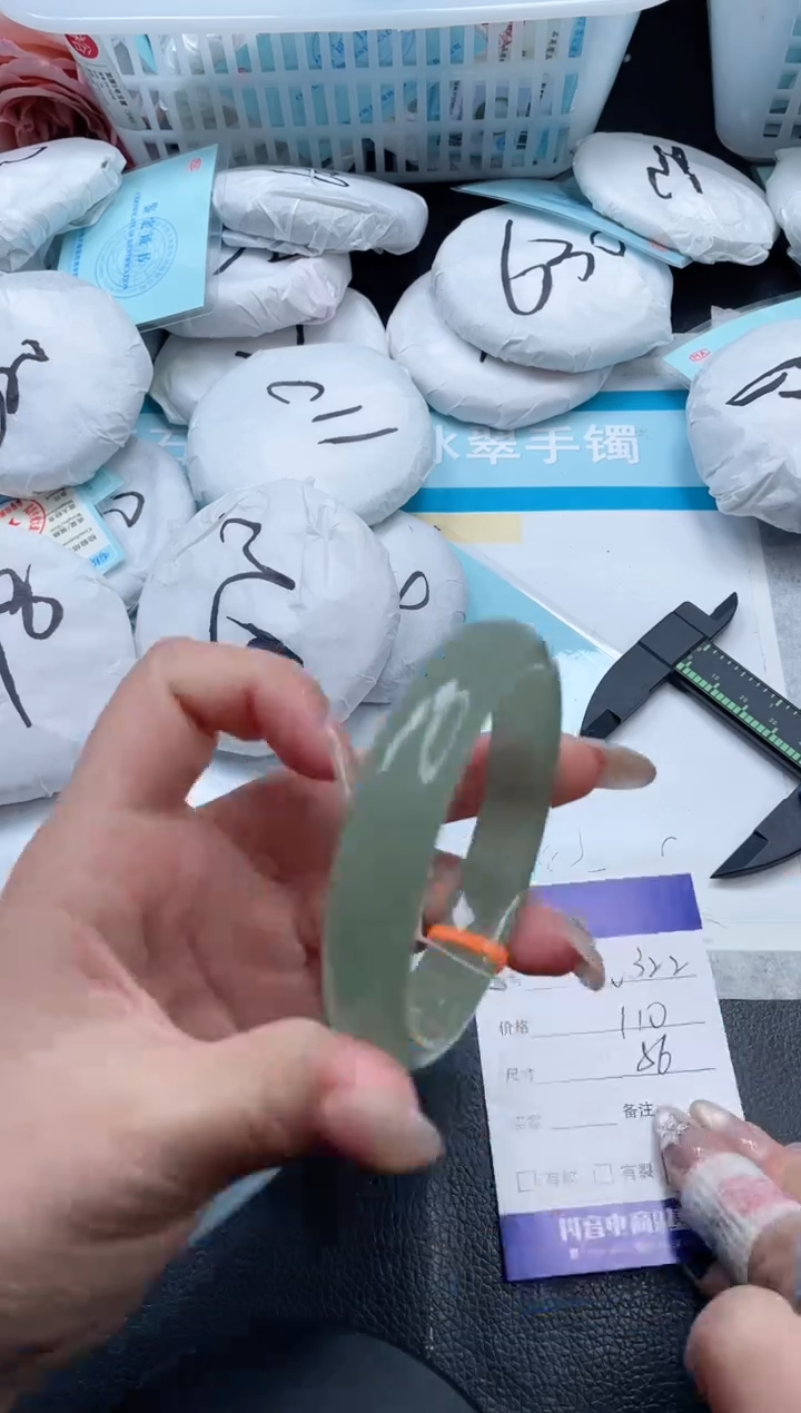 【闪购商品】石英质玉手镯未镶嵌7V322-56