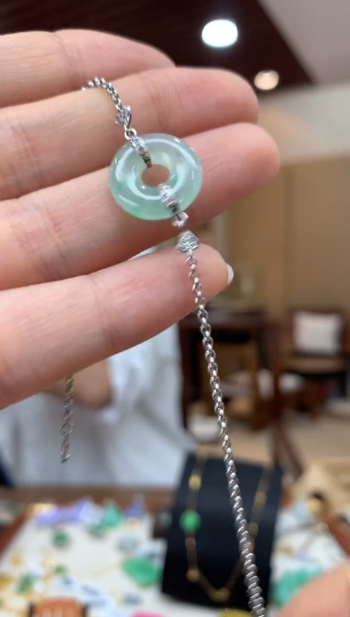 18K金镶嵌手链翡翠手链