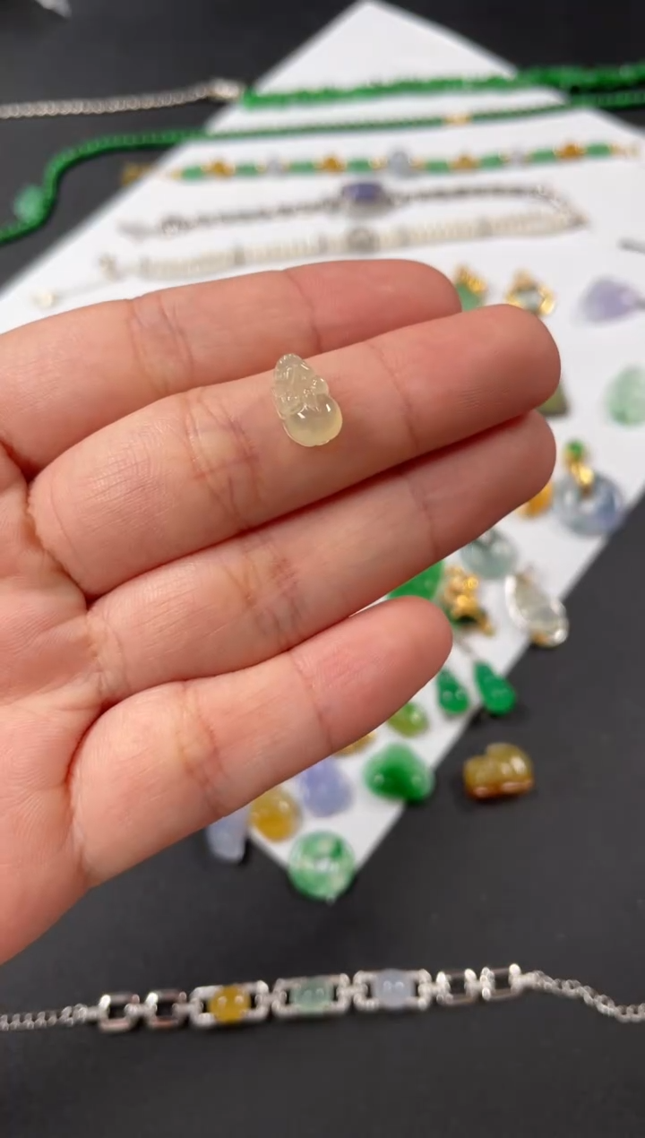 翡翠18K金镶嵌吊坠(不含链)一个    P208