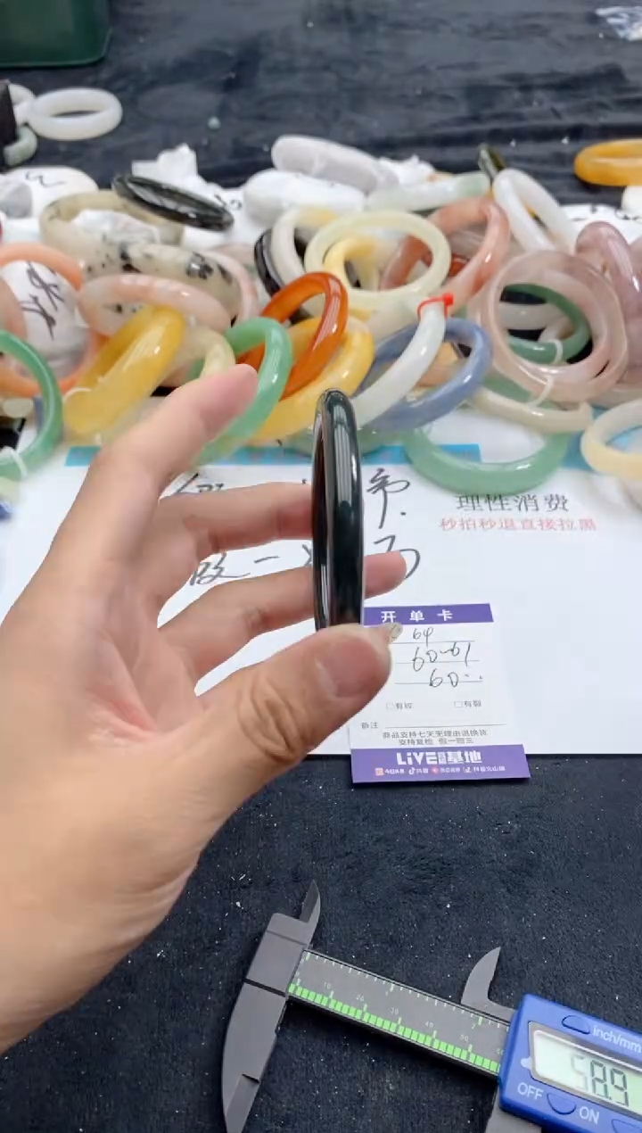 【闪购商品】石英质玉手镯未镶嵌64+60-61