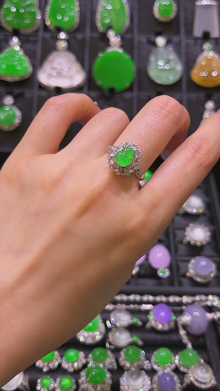 18K金镶嵌戒指翡翠戒指