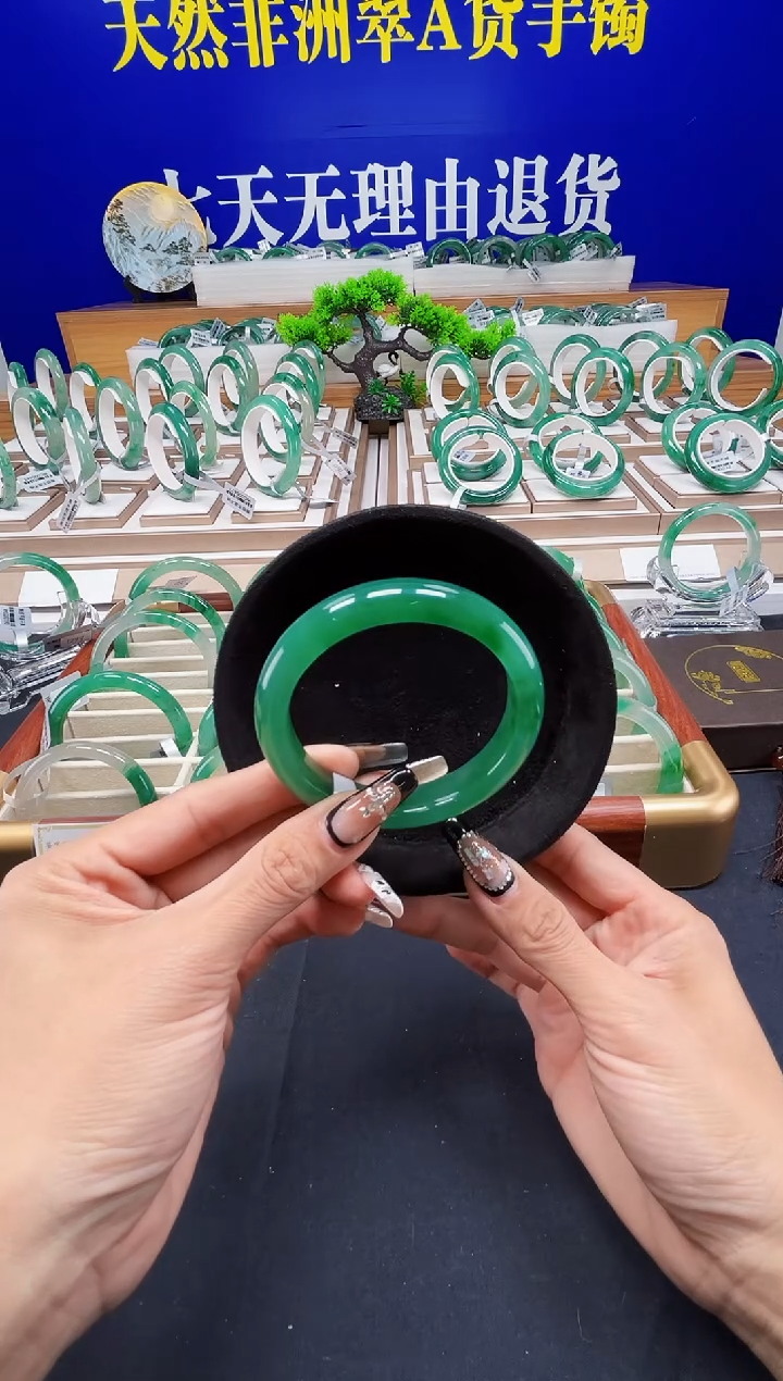 未镶嵌手镯石英质玉（非洲翠）圈口57