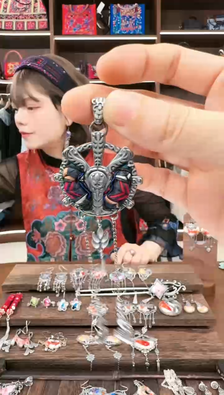 【闪购商品】织绣95蚩梦苗族古绣