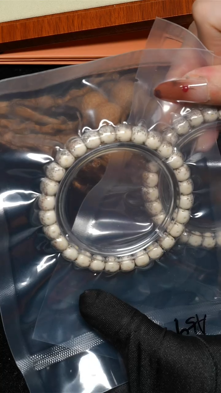 手串星月菩提8*7骨瓷白大留白-A70-1