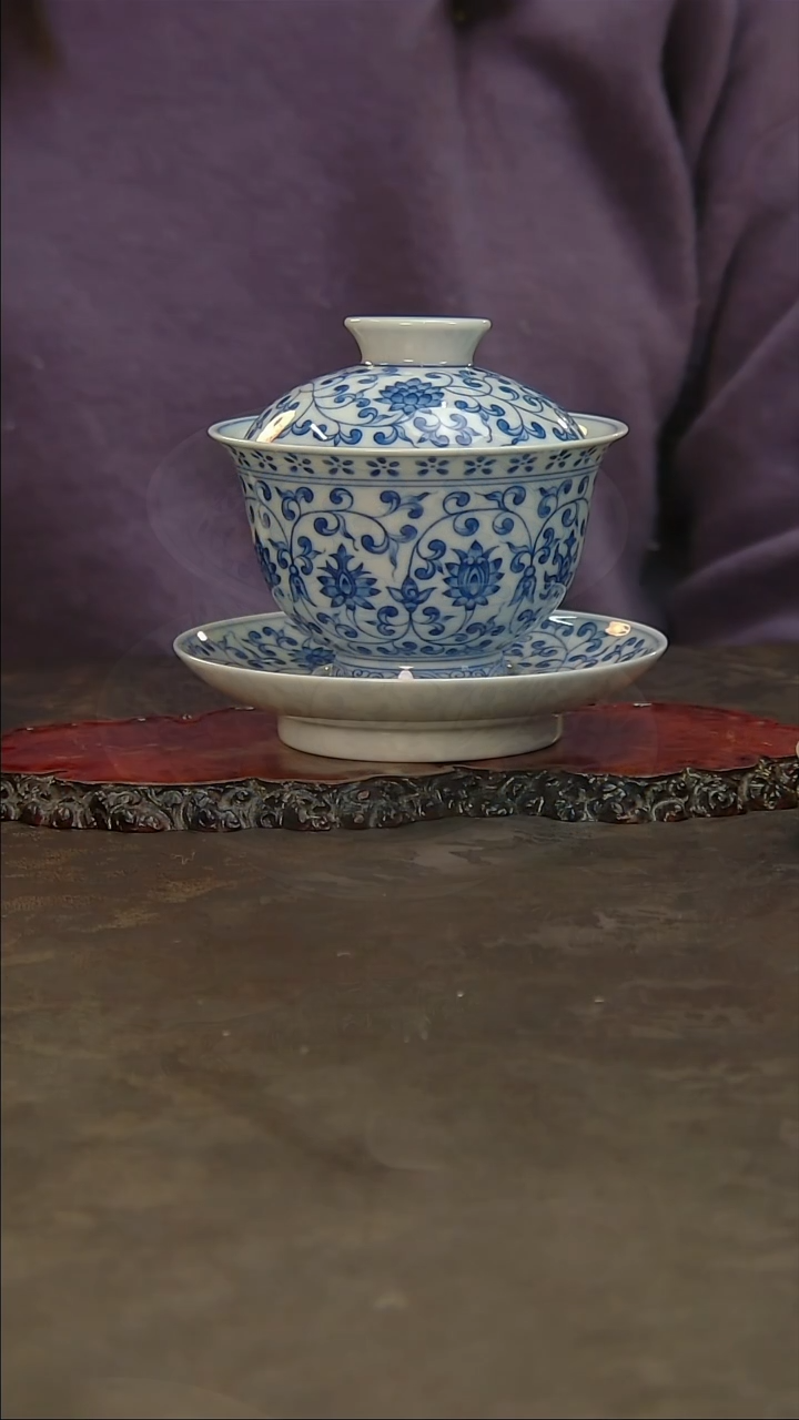 【闪购商品】青花手绘缠枝莲三才盖碗