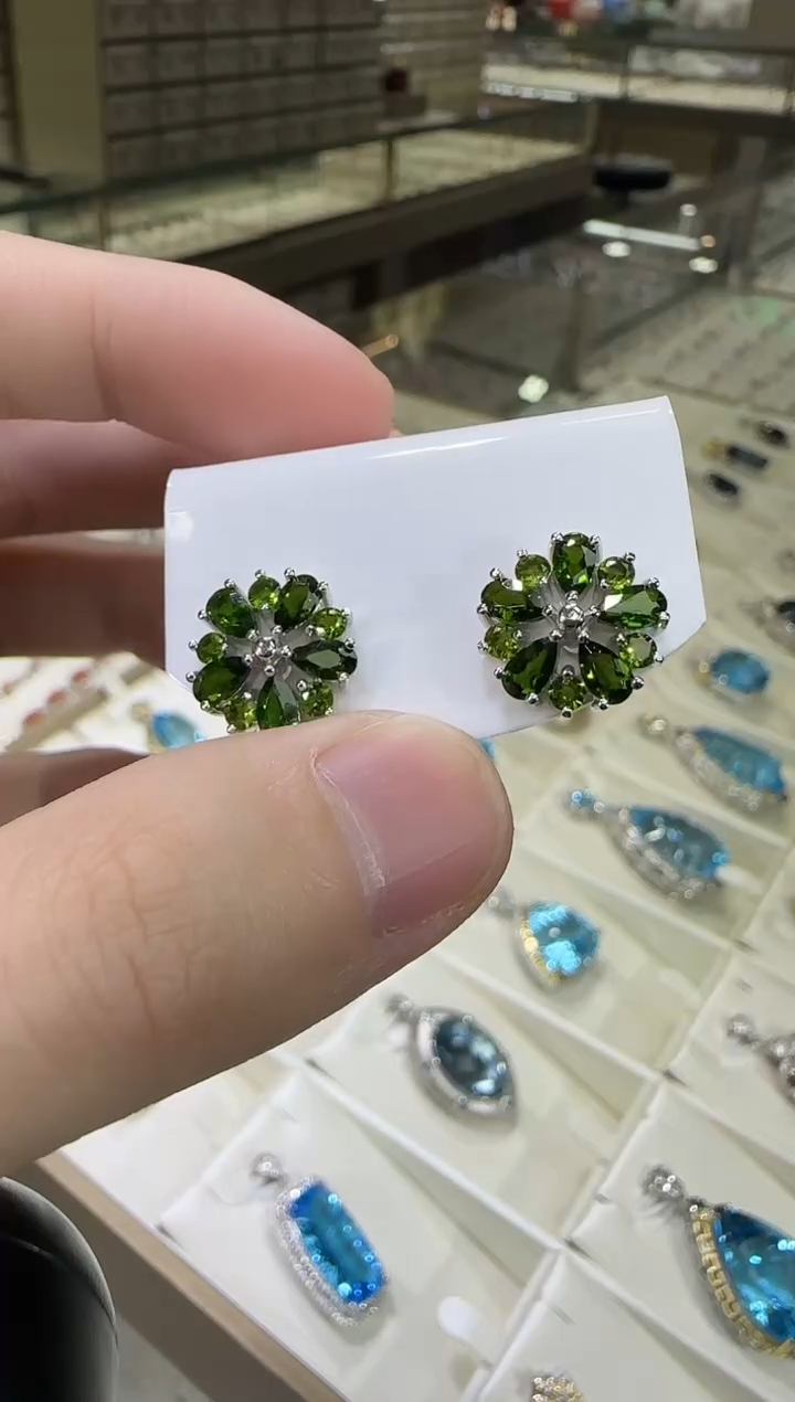 银S925镶嵌透辉石设计款12mm耳钉