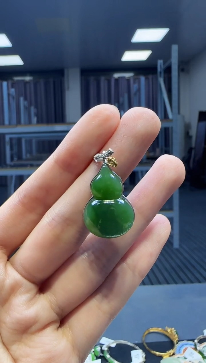 和田玉18K金镶嵌挂件1