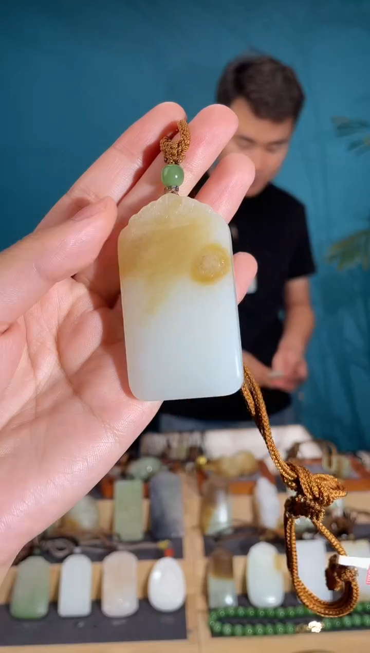 颈饰未镶嵌和田玉1