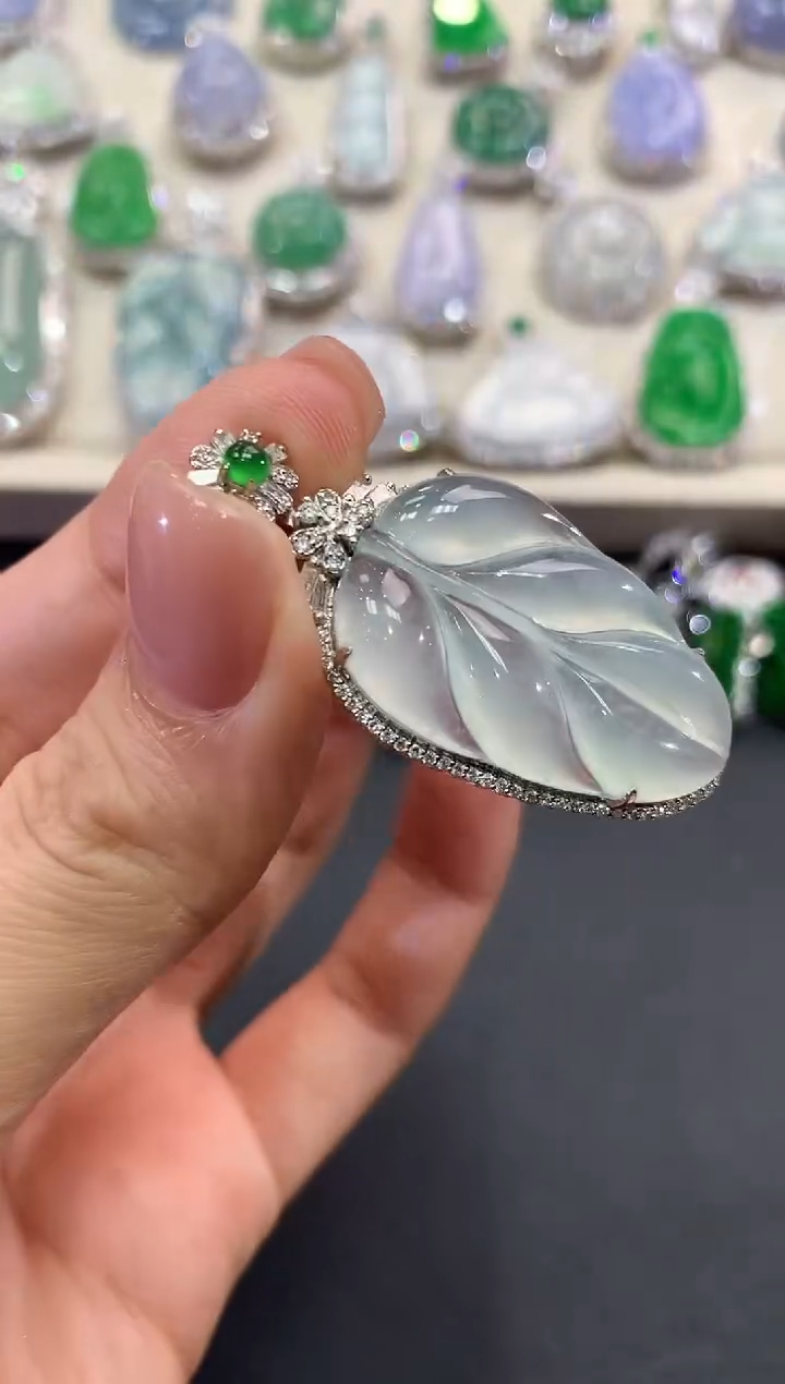 【闪购商品】翡翠吊坠(不含链)18K金镶嵌q136
