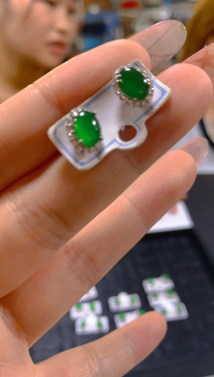 翡翠未镶嵌耳饰多样性发一