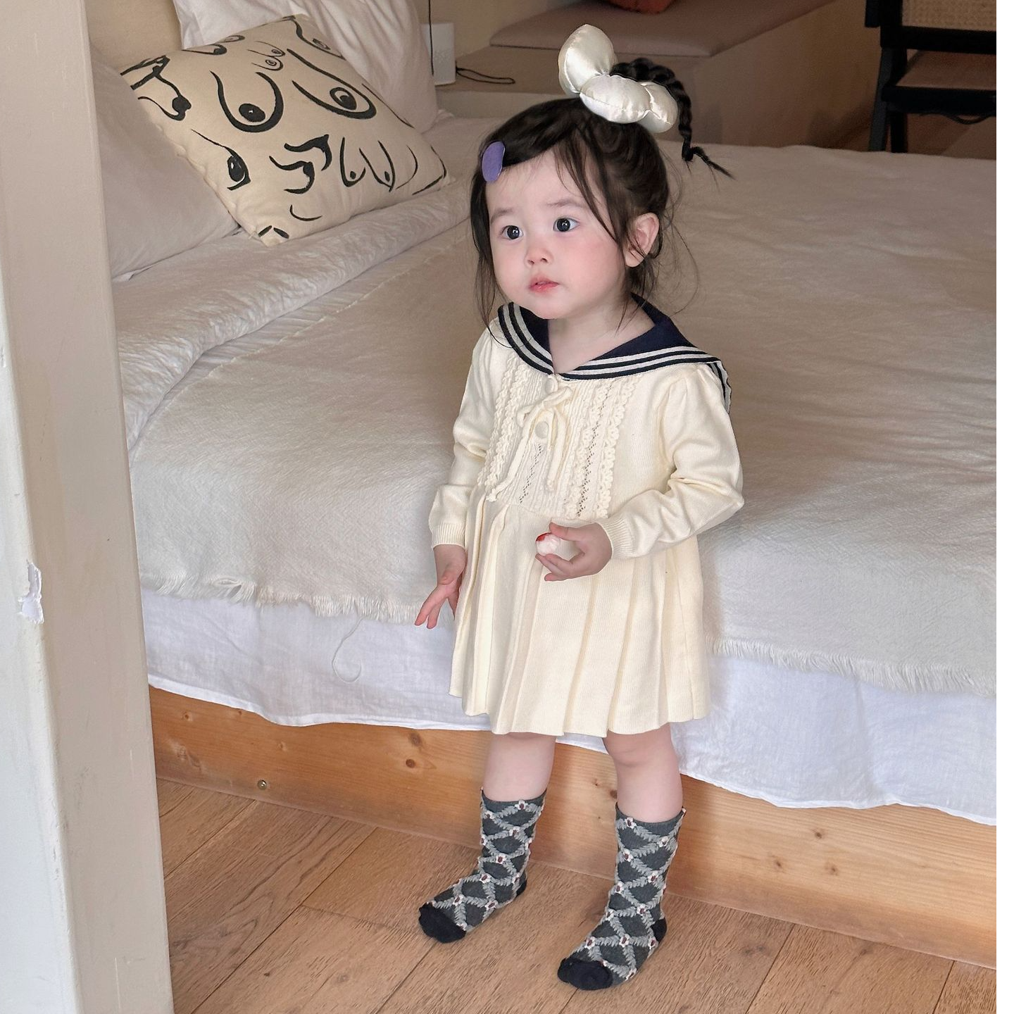 【微风童话】秋冬女婴童学院风翻领连衣裙元宝领针织手钩百褶连衣裙