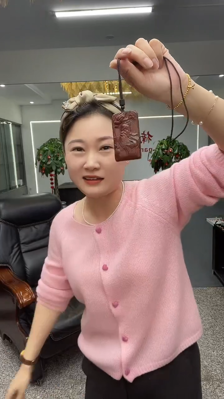 红皮关公吊坠多样性发货任意一件