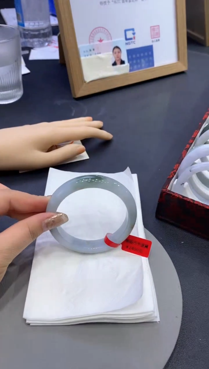 【闪购商品】翡翠手镯未镶嵌多人0011829