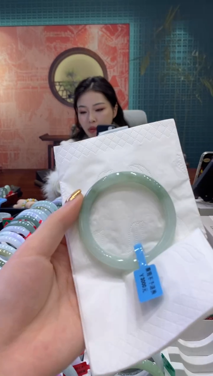 【闪购商品】翡翠手镯未镶嵌多人12829