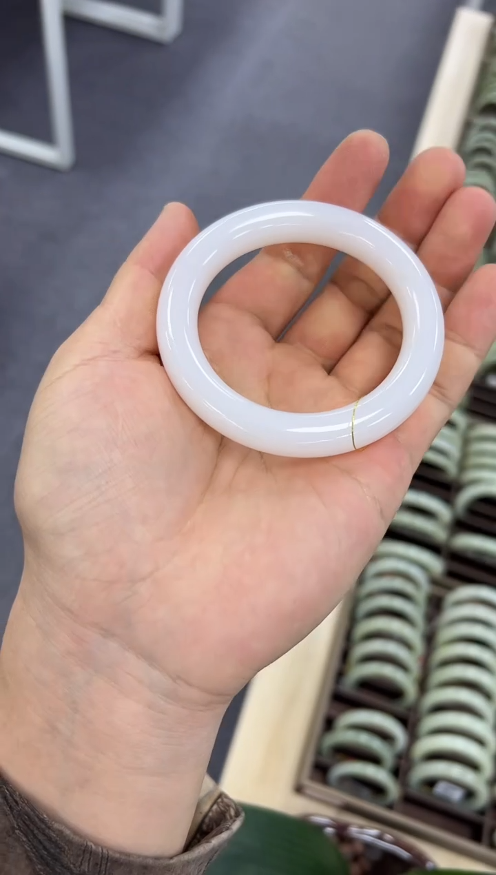 【闪购商品】和田玉手镯未镶嵌56  017