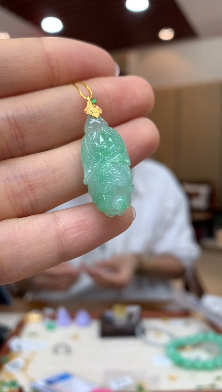 吊坠(不含链)18K金镶嵌翡翠白菜