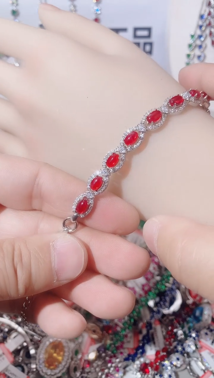 未镶嵌手链红宝石  