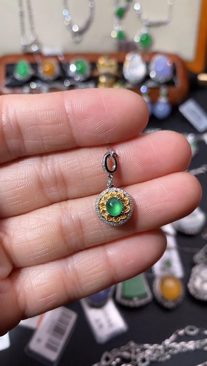 【闪购商品】翡翠吊坠(不含链)18K金镶嵌吊坠