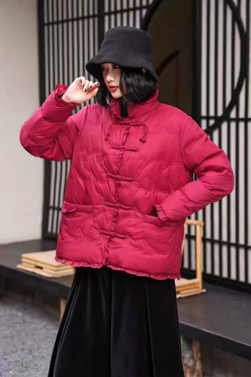M荷叶边五颗盘扣新款羽绒服