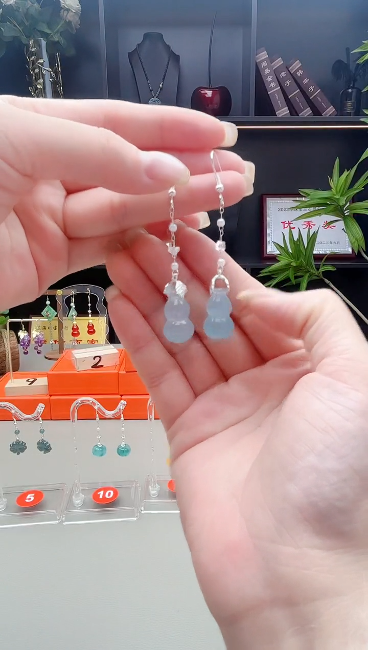 未镶嵌石英质玉（天山翠）耳钉535