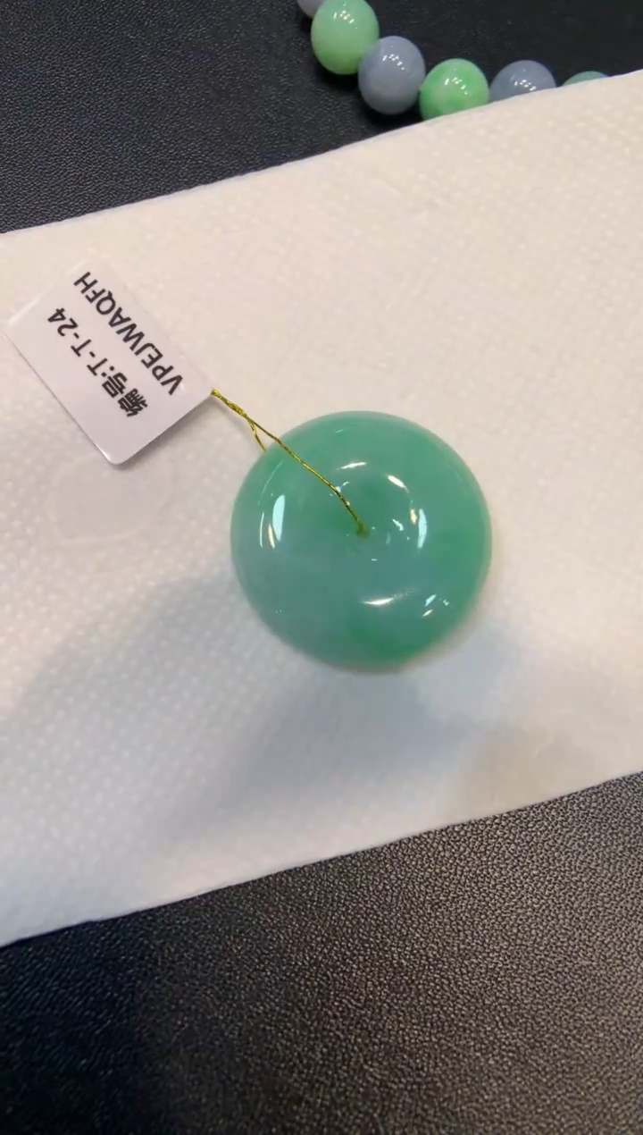 颈饰未镶嵌翡翠平安扣