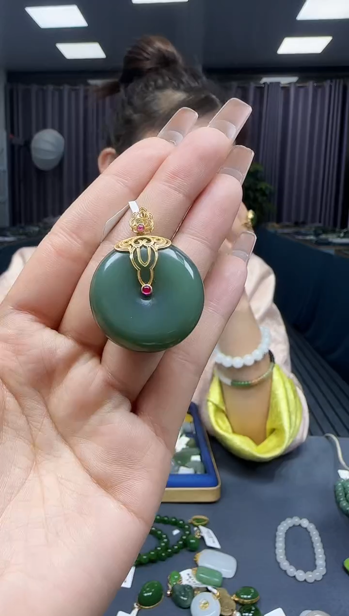 【闪购商品】和田玉挂件18K金镶嵌1