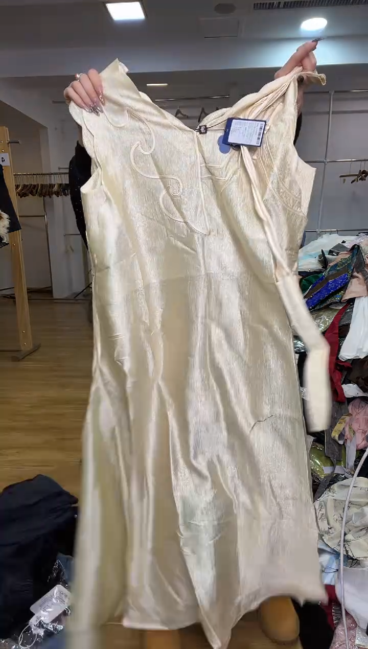 打底裙       M码        130斤