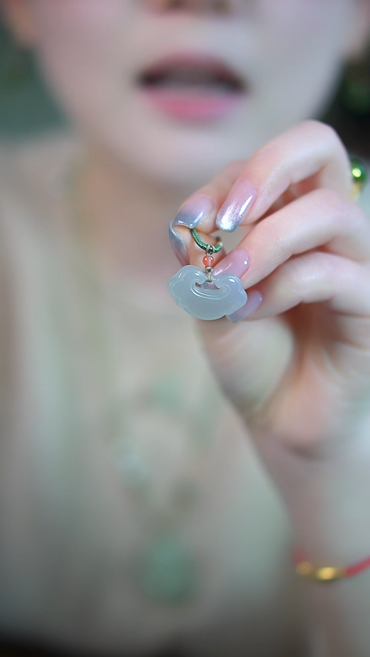 【闪购商品】和田玉颈饰未镶嵌烟紫如意锁