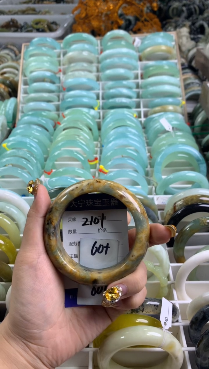 【闪购商品】蛇纹石玉手镯未镶嵌2101