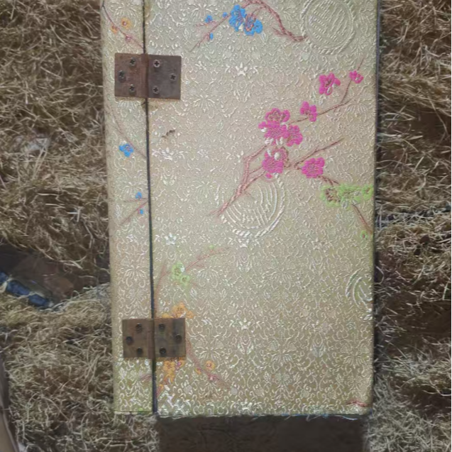 1个金色小和子摆件链接